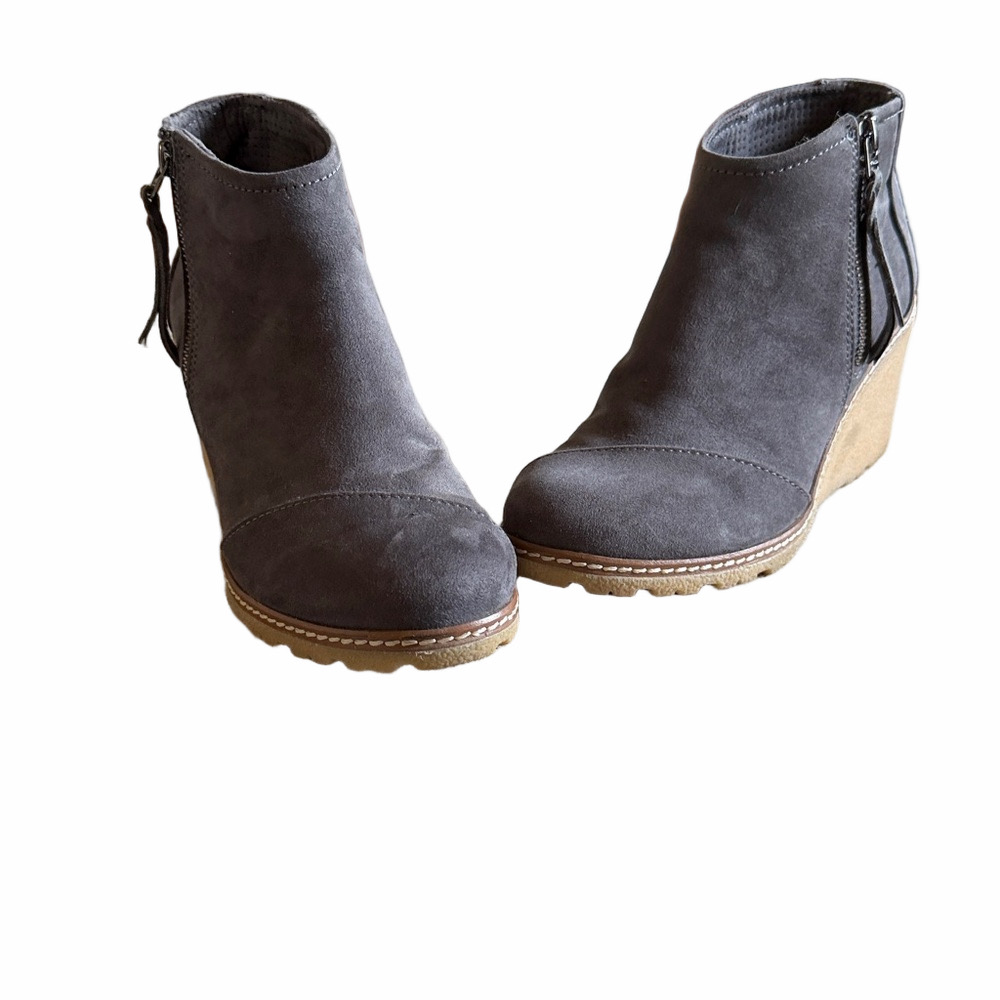 TOMS Avery Gray Microfiber Wedge Booties Ankle Boots Sz 6 Boho Casual